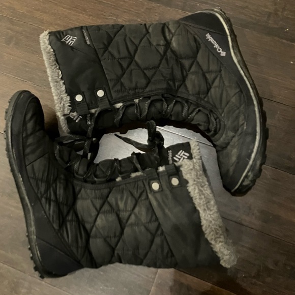 Columbia black winter boots.  200gram.  Waterproof.  EUC! - Picture 3 of 11